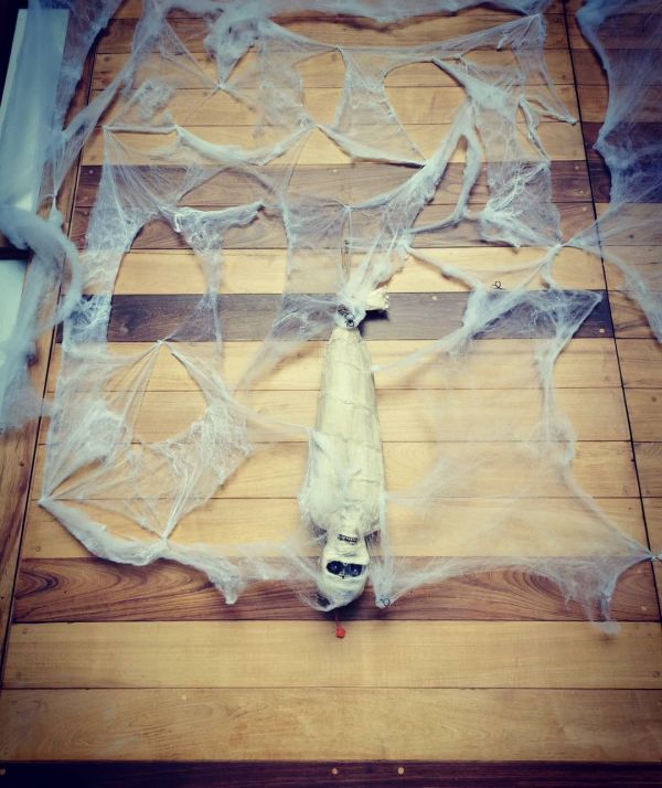 Decorar fachada exterior Halloween con momias