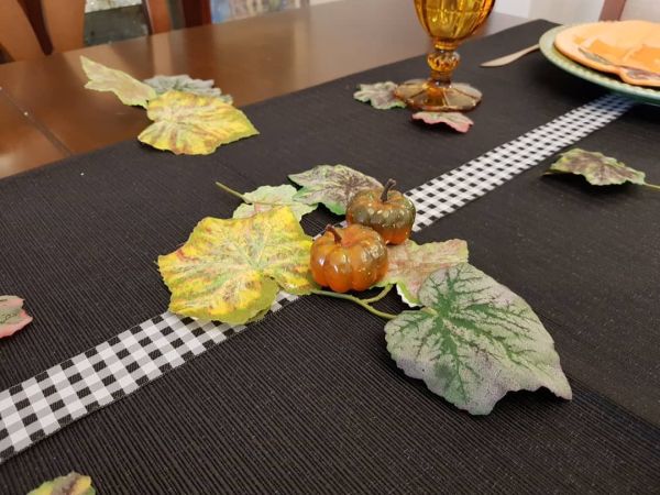 Centro de mesa para Halloween con hojas