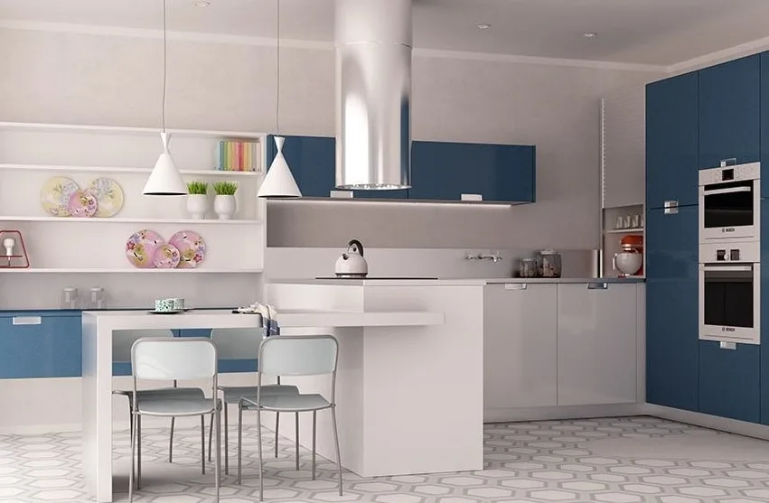 Cocina en azul intenso con blanco