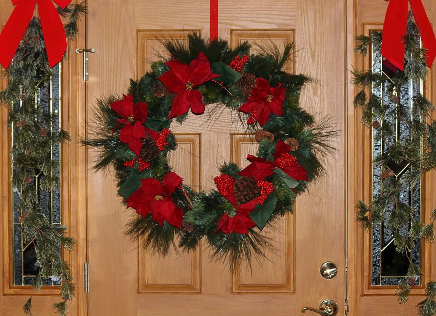 Ideas para decorar puerta de Navidad: coronas