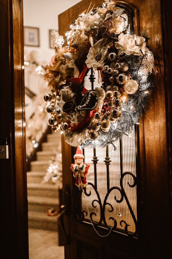 Decorar puerta de Navidad