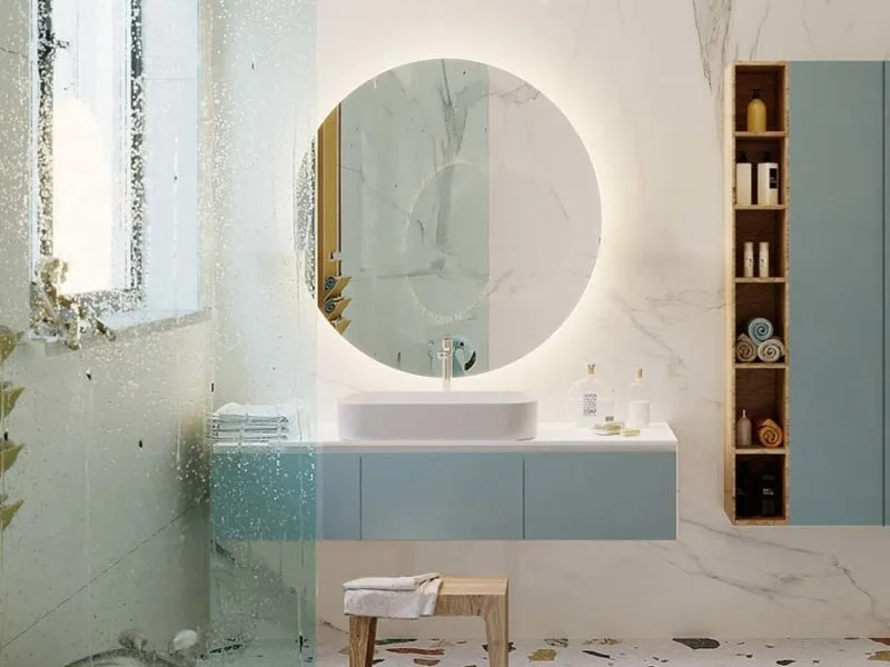 Baño pequeño y moderno con espejo, mapara de ducha y muebles de color azul turquesa