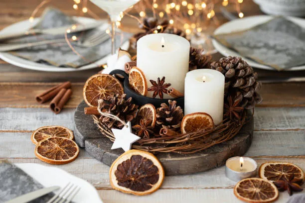 Centro de mesa con troncos de madera para Navidad