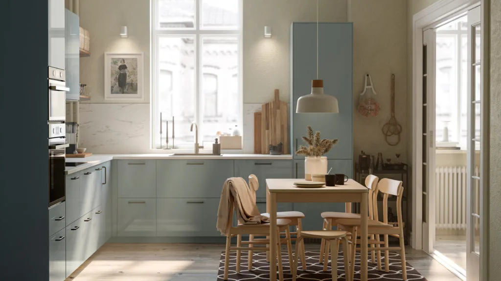 Cocina de IKEA con muebles azules
