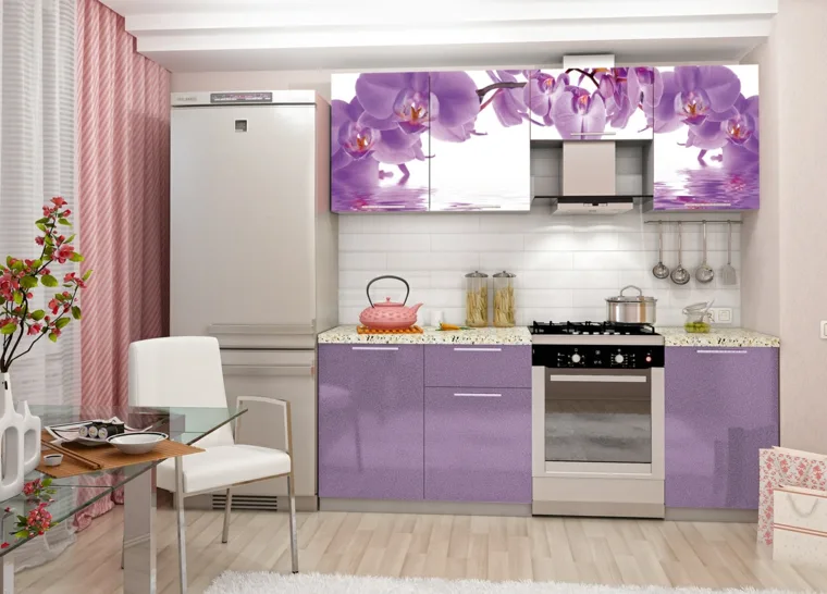 Cocina integral pequena en morado con flores