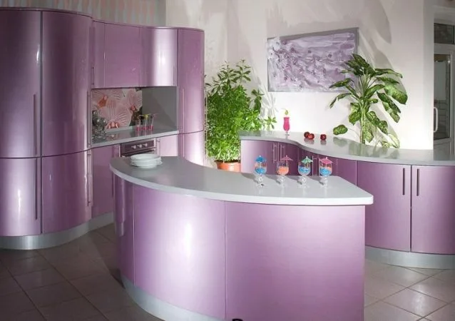 Cocina moderna integral en morado