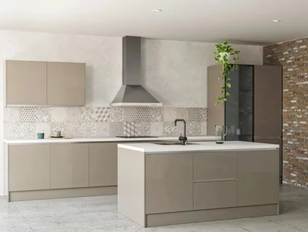 Cocina integral pequeña en gris