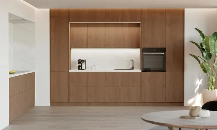 Cocina integral pequeña en madera