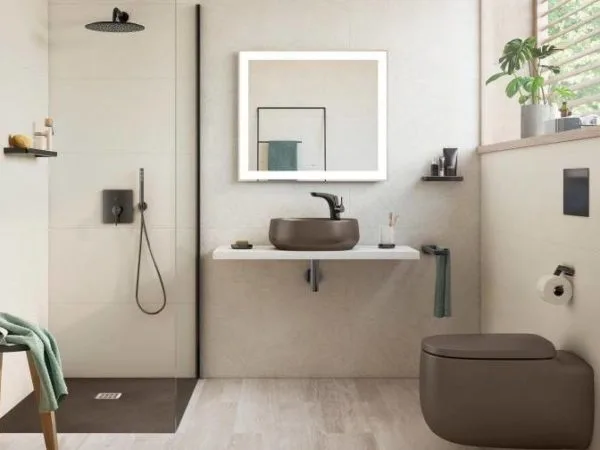 Baño moderno con ducha en negro y café