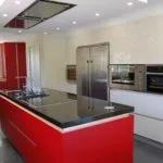 Cocina Moderna con Isla de Diseño