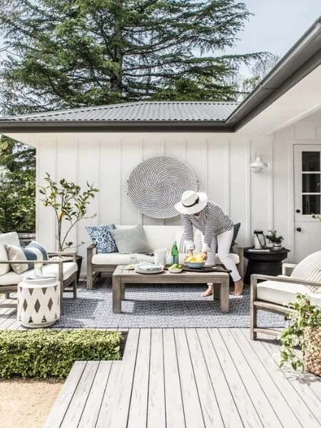 Terraza moderna abierta minimalista en blanco