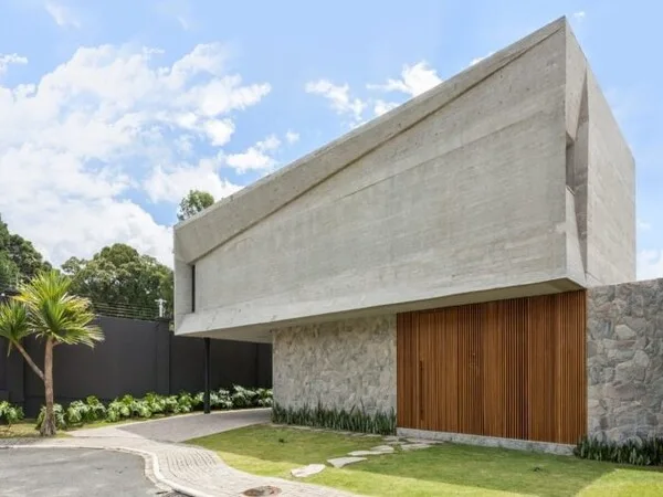 Casa moderna minimalista sin ventanas