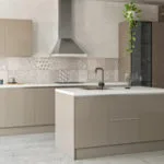 Cocina con isla en formica blanco mate