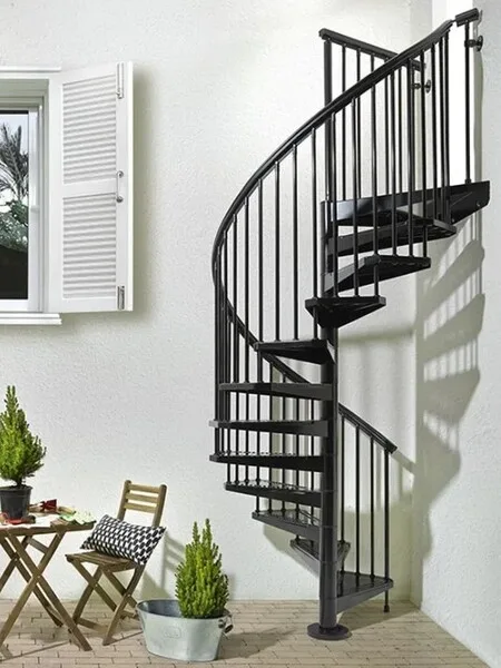 escalera moderna de caracol en metal negro