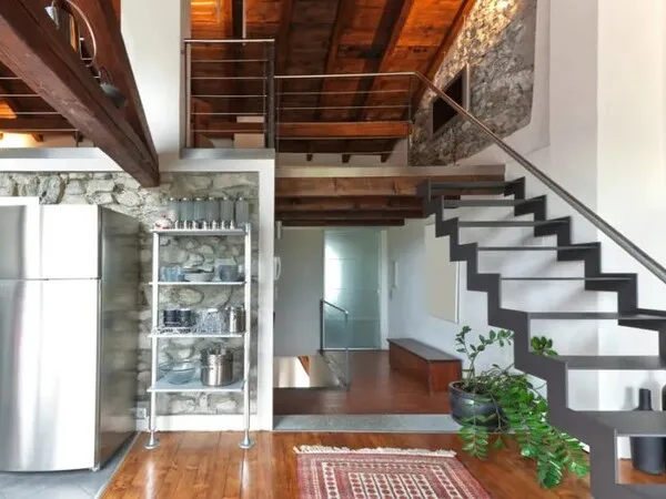 escalera moderna metalica