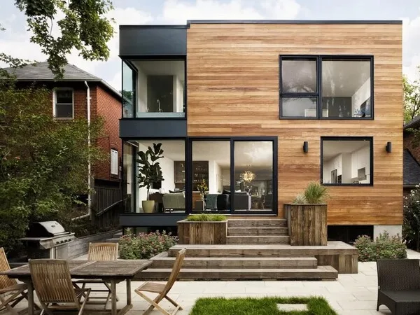 Fachada de casa moderna y bonita que tiene acabados de madera