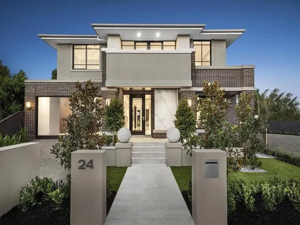 Fachadas de casas modernas y bonitas con 2 balcones