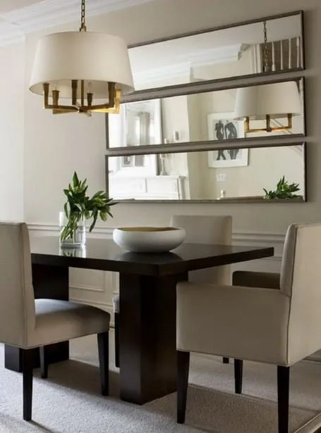 comedor con 3 espejos rectangulares