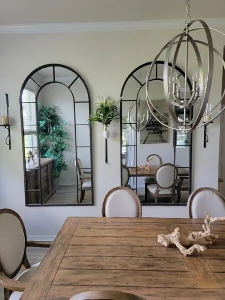 comedor con espejo de arco
