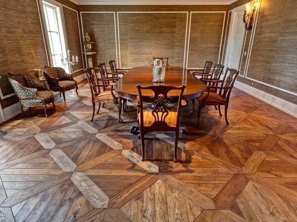 comedor con piso de madera con diseño romboidal