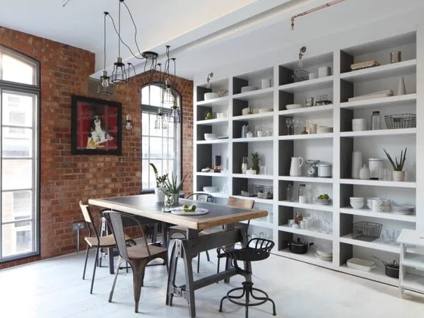 comedor estilo industrial con estantes