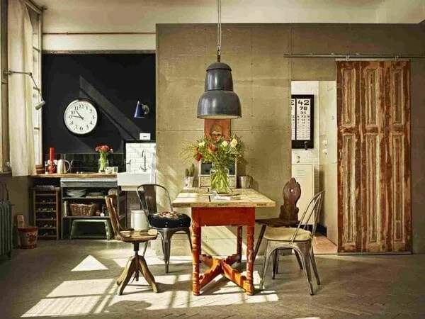 comedor estilo industrial  con reloj