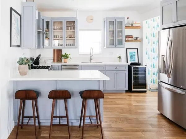 ideas de decoracion para casas pequeñas cocina abierta con colores neutros