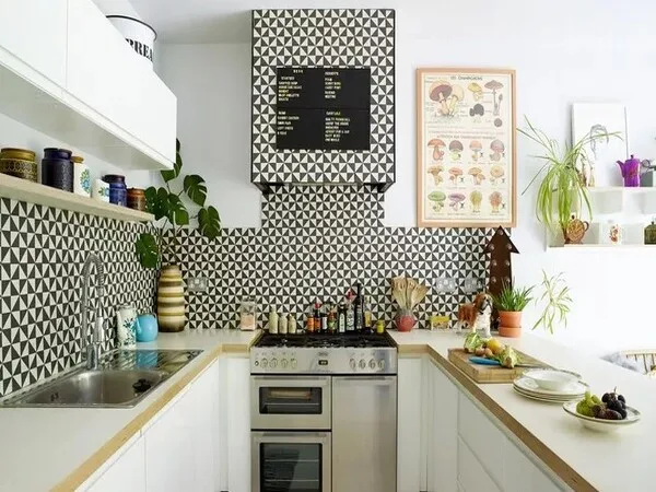 ideas de decoracion para casas pequeñas cocina abierta con azulejos blanco y negro