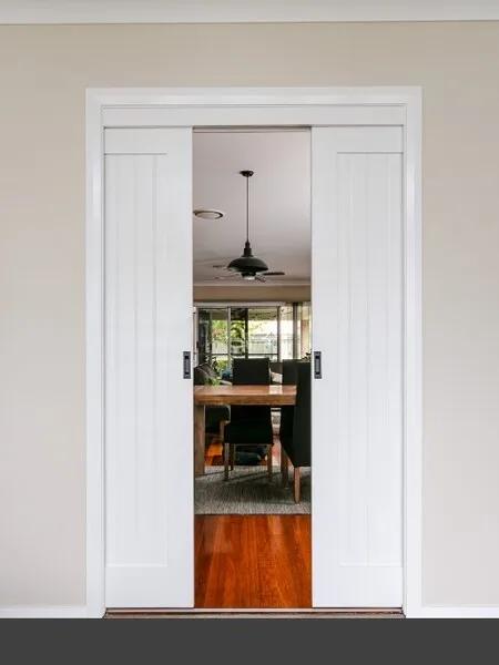 ideas de decoracion para casas pequeñas puerta corrediza empotrada en pared