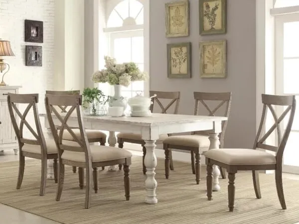 juego de comedor clasico en un ambiente moderno