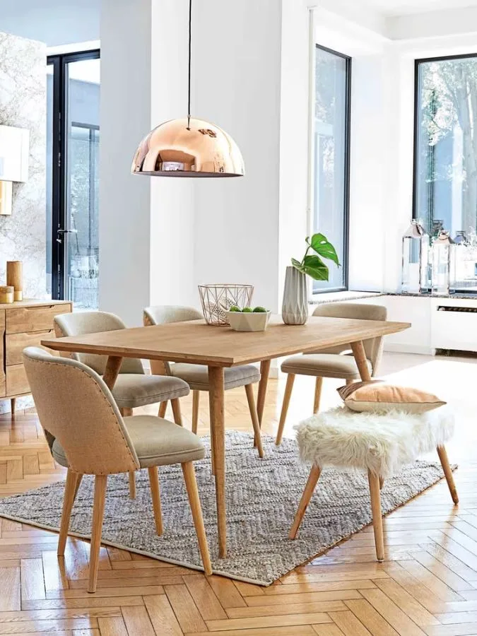 Mesa de comedor con sillas en madera de Maison du monde