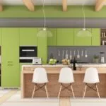 Cocina en verde, gris y madera