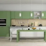 Cocina moderna en verde, blanco y gris