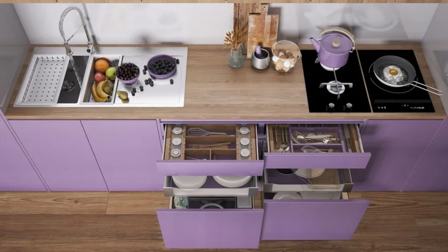 Cocina moderna violeta con madera