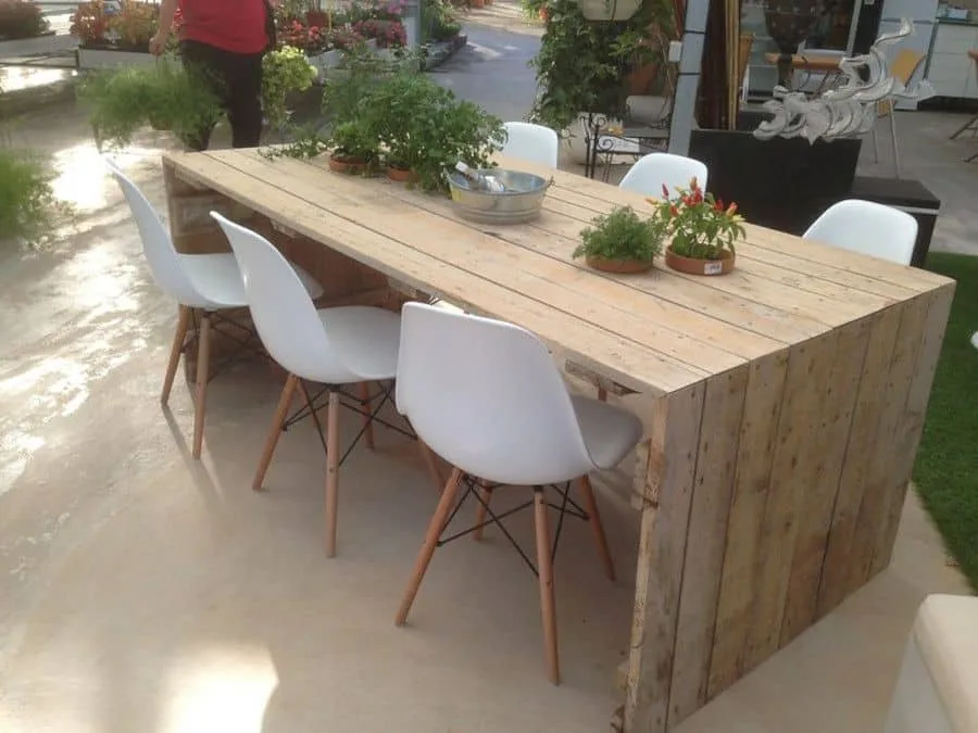 Mesa en palets color madera natural