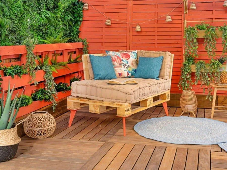 Sillón mini sofá hecho con palets ideal para jardines o terrazas pequeñas