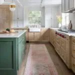 Cocina en madera y verde oliva