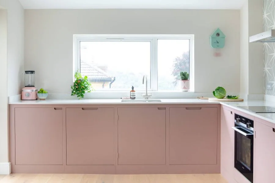 Cocina rosa pálido