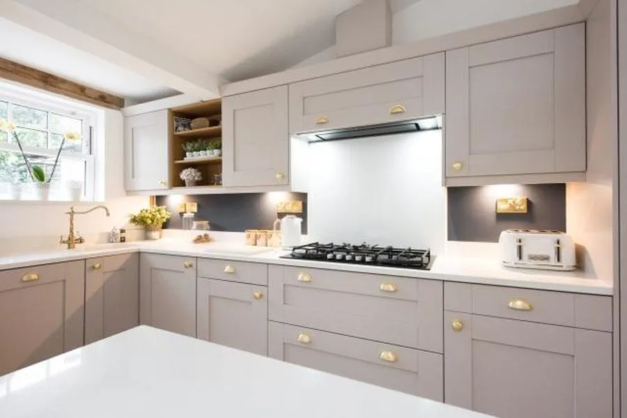 Cocina color topo