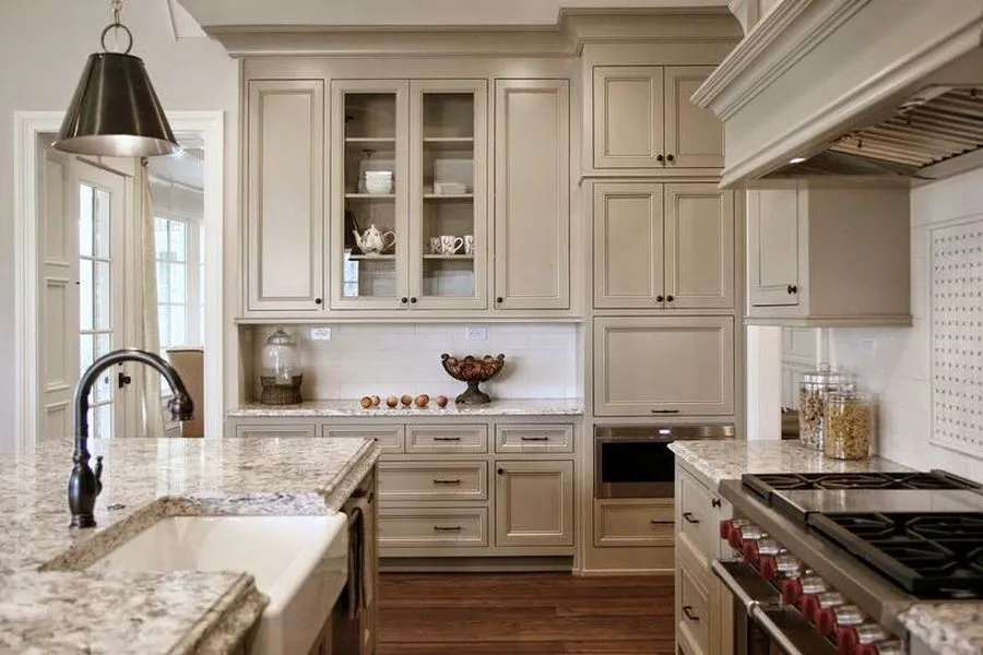 Cocina color topo