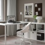 Mesas y sillas de oficinas modernas