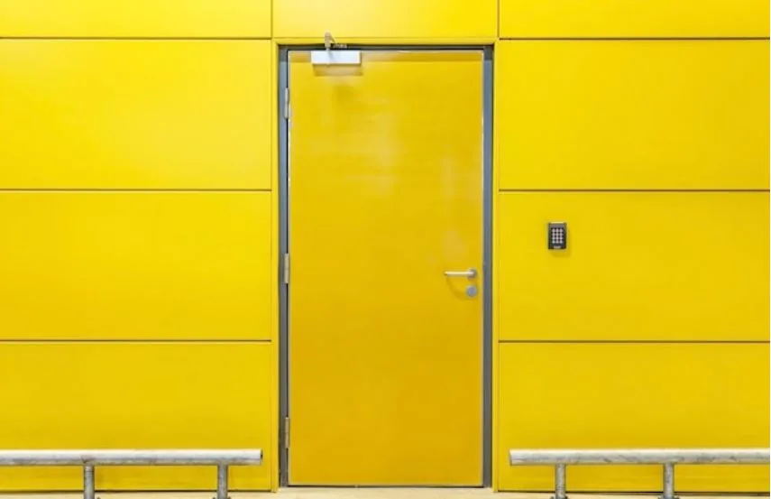Puertas metálicas de colores