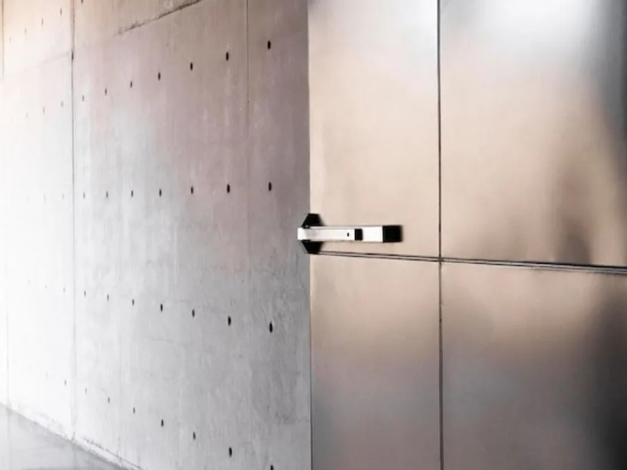 Puerta de metal diseño moderno