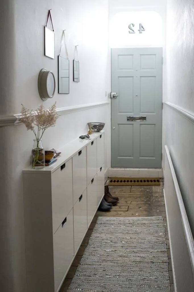 Zapatero blanco como mueble de recibidor