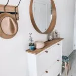 Zapatero recibidor pequeño en blanco y madera con espejo