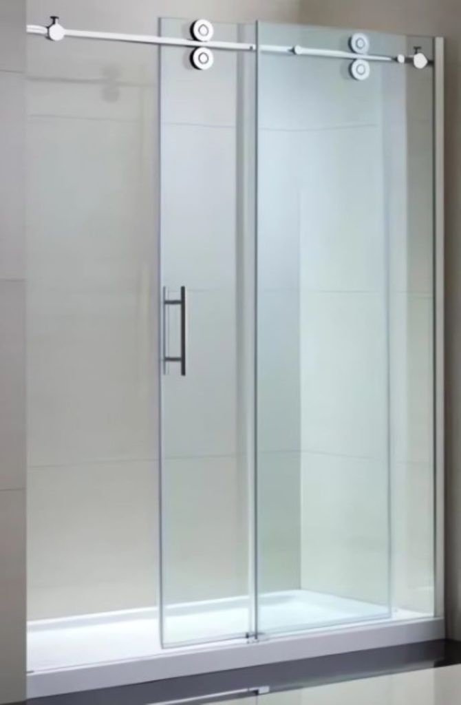 puerta corredera blanca de vidrio y metal para ducha