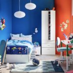 Dormitorio juvenil con paredes multicolor