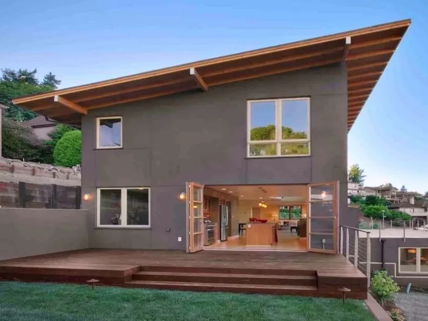 Casa pequeña con techo inclinado