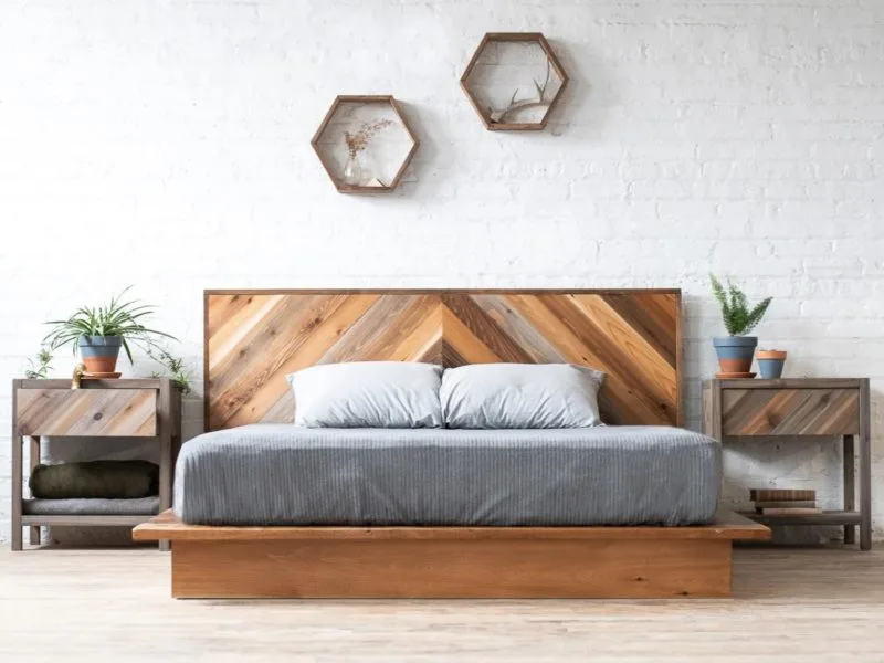 Cama de madera sencilla, bonita y moderna